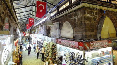 Bursa’da tarihi mekanlardaki kiracılara şok! Vakıflar icraya verdi…