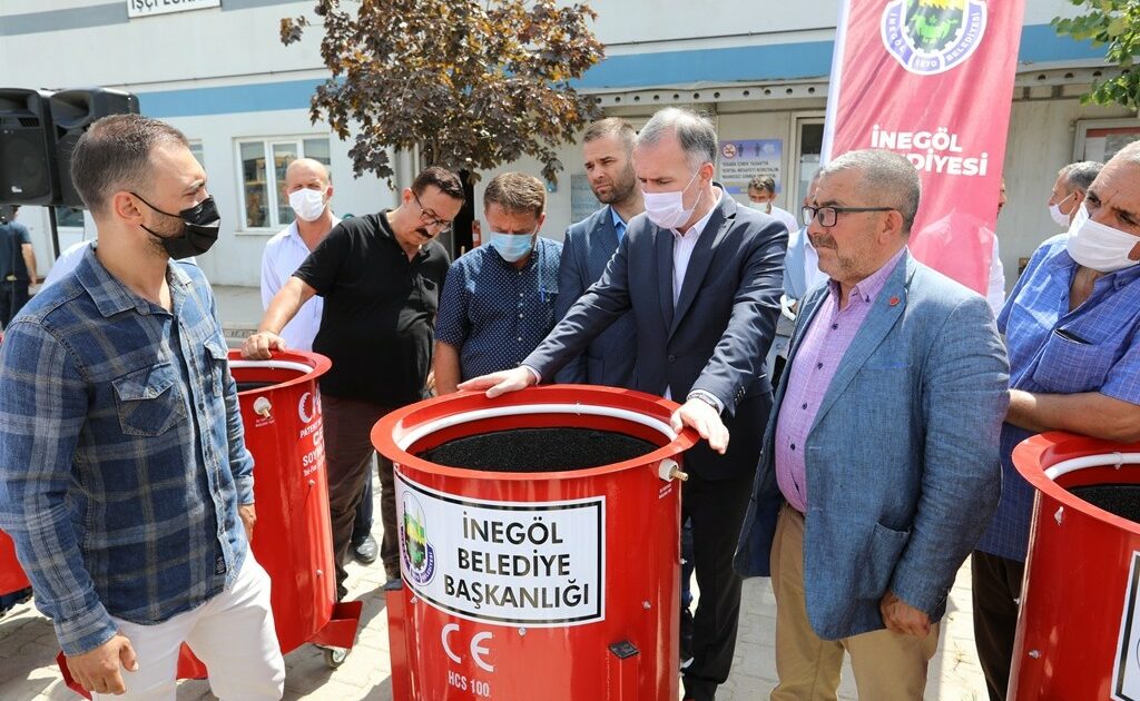 Bursa’da köylülere ceviz soyma makinesi dağıtıldı