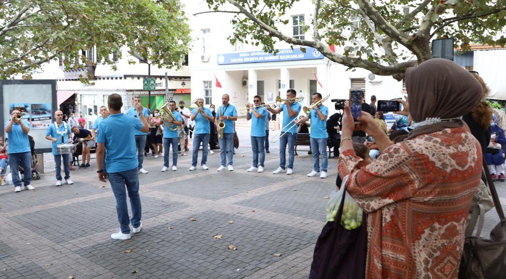 Bursa’nın tarihi mekanlarında müzik sürprizi