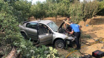 Bursa’da kontrolden çıkan otomobil tarlaya uçtu