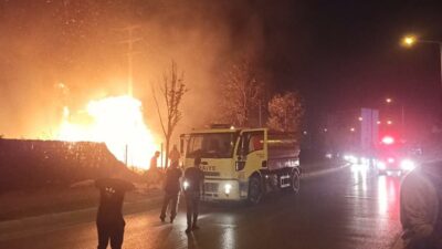 Bursa’da korkutan yangın! Yüksek gerilim hattına sıçradı