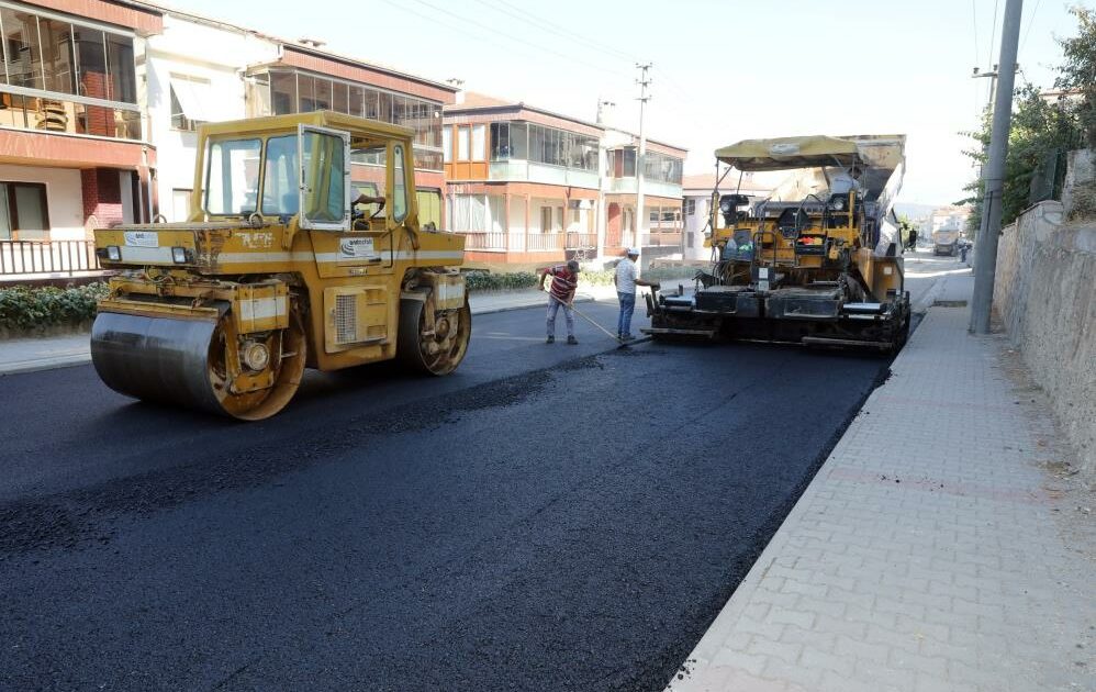 Mudanya’da asfalt çalışmaları tüm hızıyla sürüyor