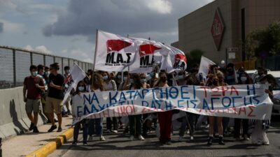 Yunanistan’da öğrenciler ayakta!