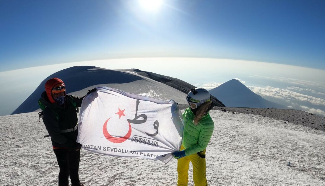 Bursalı gençler ‘Uyuşturucuya hayır’ demek için Ağrı Dağı’na tırmandı