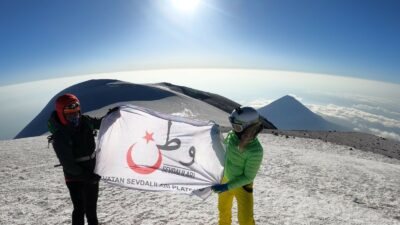 Bursalı gençler ‘Uyuşturucuya hayır’ demek için Ağrı Dağı’na tırmandı