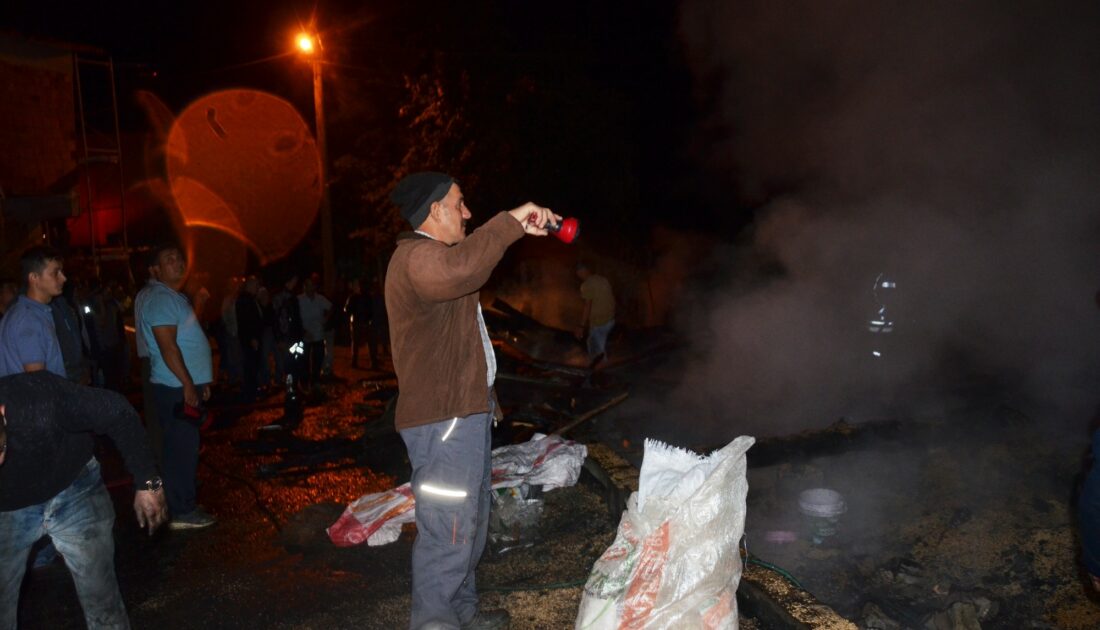 Yangında 2 ahır, 1 ambar ve 2 garaj yeri kül oldu