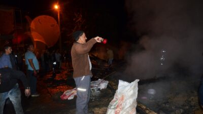 Yangında 2 ahır, 1 ambar ve 2 garaj yeri kül oldu