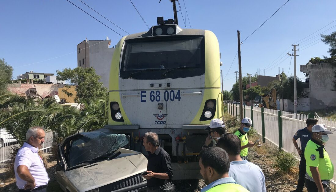 Trenin çarptığı otomobilden sağ çıktı