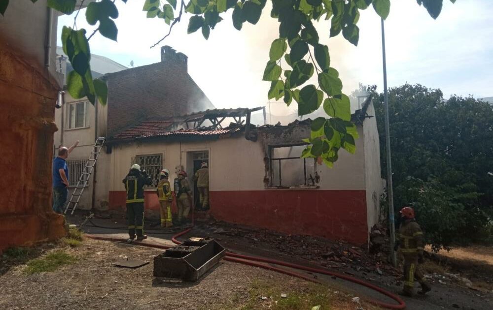 Bursa’da tinerci evi yaktı, mahalle ayağa kalktı!