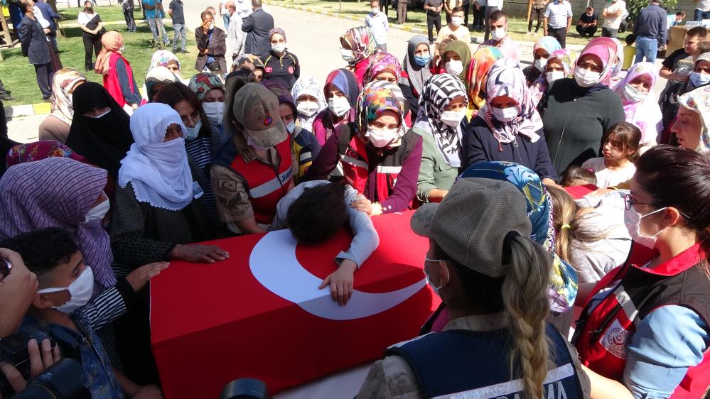 Muş, şehidini dualarla son yolculuğuna uğurladı