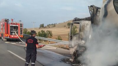 Çorum’da üzüm yüklü TIR alev topuna döndü