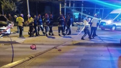 Feci kaza: İki otomobil çarpıştı; 2 ölü 3 yaralı