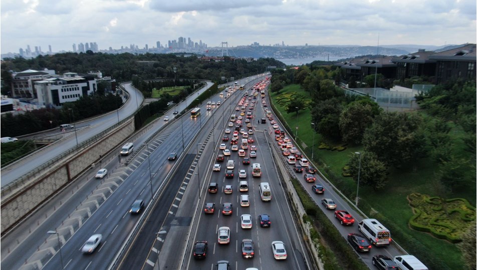 Okullar açıldı, İstanbul trafiğinde yoğunluk başladı