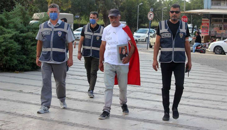 Elinde kızının fotoğrafı, sırtında Türk bayrağı ile Ankara’ya yürüyor