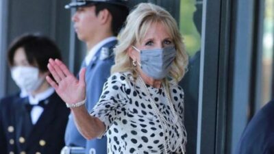 First Lady Jill Biden sınıfa dönüyor