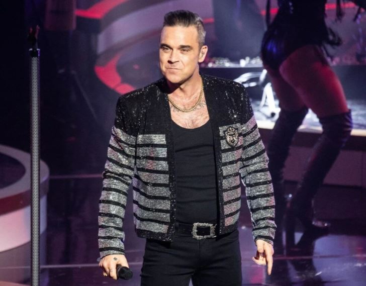 Robbie Williams oğlu korktuğu için evini zaranına satıyor