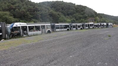 İBB, ‘garajlarda çürütülen’ metrobüslerin fotoğraflarını paylaştı