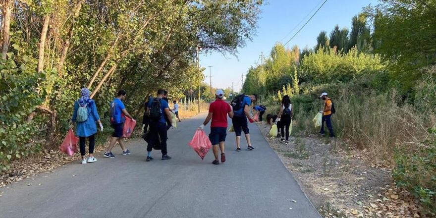 Diyarbakır’da Hevsel Bahçeleri’nde çevre temizliği