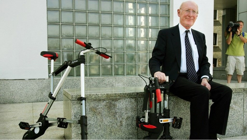 Bilgisayar dünyasının efsane mucidi Sir Clive Sinclair yaşamını yitirdi