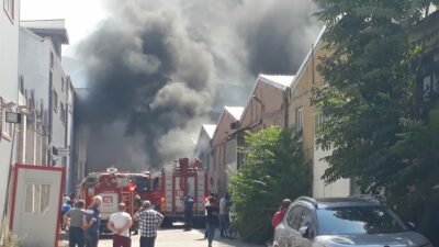 Bursa’da yangın alarmı! Tekstil atölyesi alevlere teslim oldu