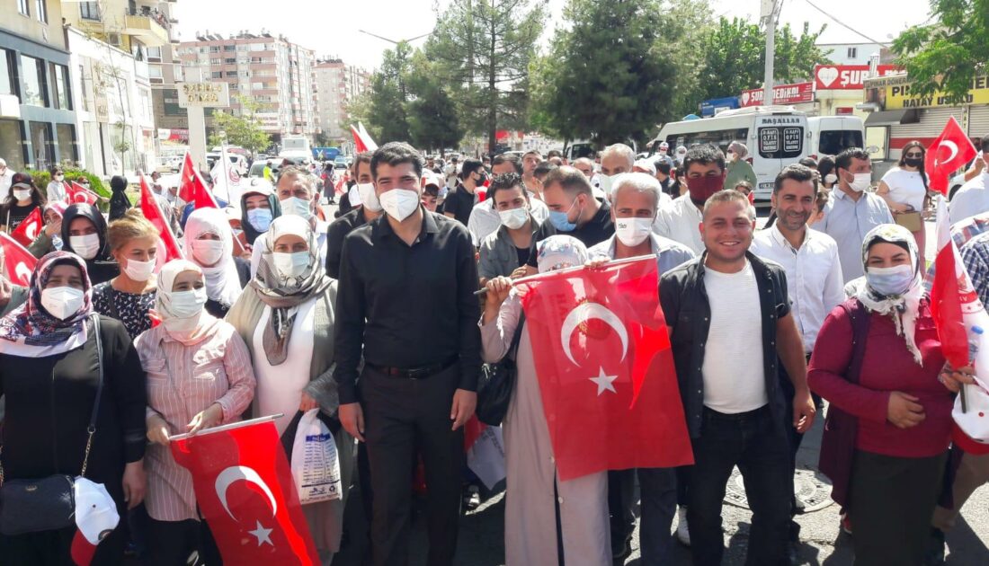 AK Parti Bağlar ilçe teşkilatından Diyarbakır Anneleri’ne destek