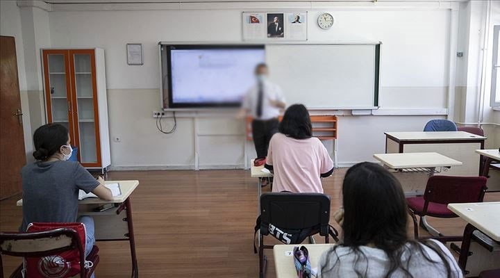 ‘Din dersinde Alevi sorgusu’ yaptığı iddia edilen öğretmen, görevden uzaklaştırıldı