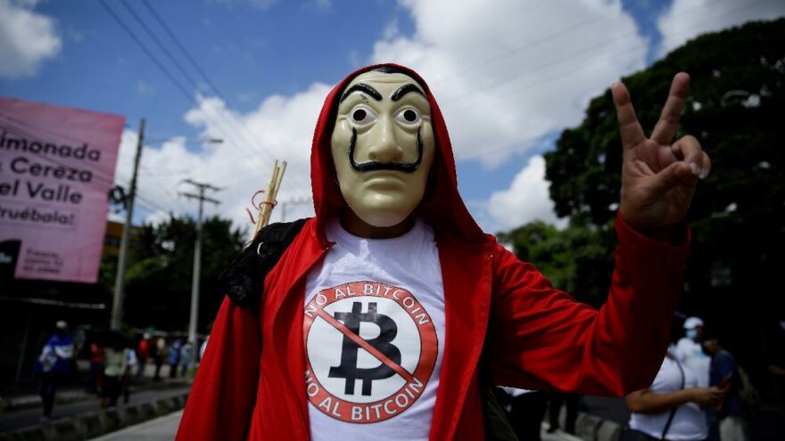 El Salvador’da Bitcoin protestosu