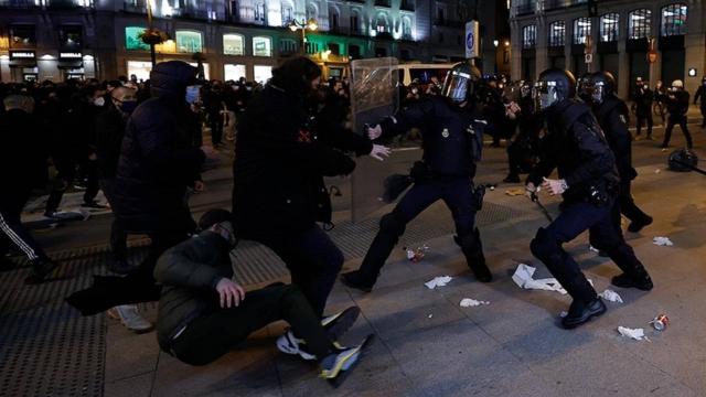 İspanya’da gençler eğlencenin dozunu kaçırdı: 43 yaralı, 20 gözaltı