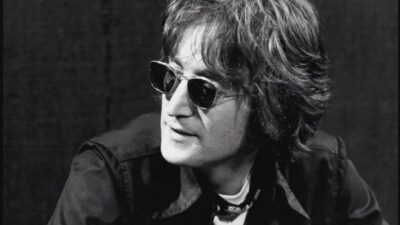 John Lennon’ın hiç duyulmamış şarkı kaydı açık artırmaya çıkarılıyor