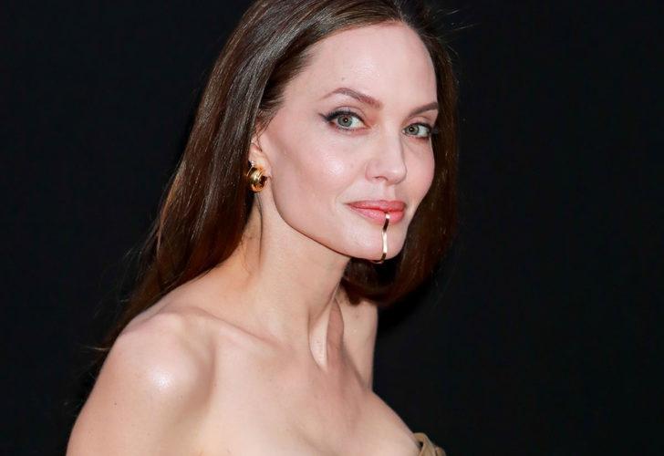 Angeline Jolie çocuklarıyla galada