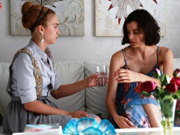 Melisa Şenolsun ve Büşra Develi doğa tatilinde