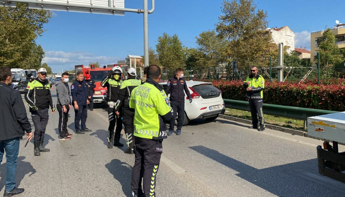 Bursa’nın işlek caddesinde trafiği durma noktasına getiren kaza!