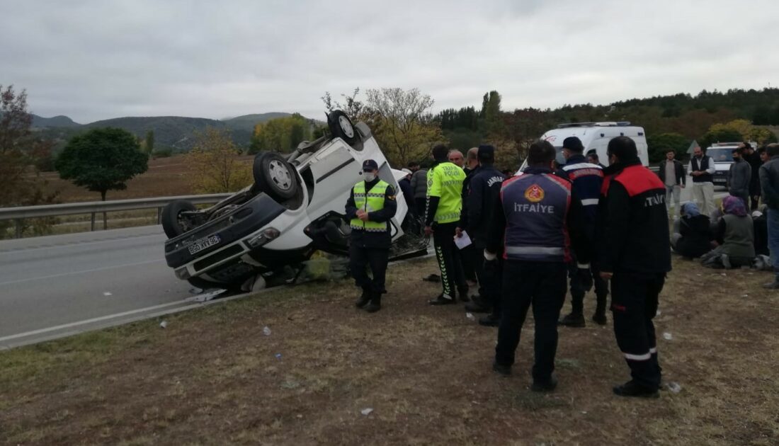 Tarım işçilerini taşıyan minibüs devrildi: 17 yaralı