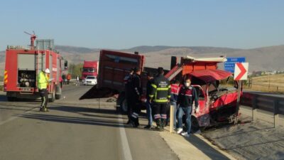 Afyon’da feci kaza: 3 ölü, 1 yaralı