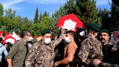 Şehit özel harekat polisleri memleketlerine uğurlandı