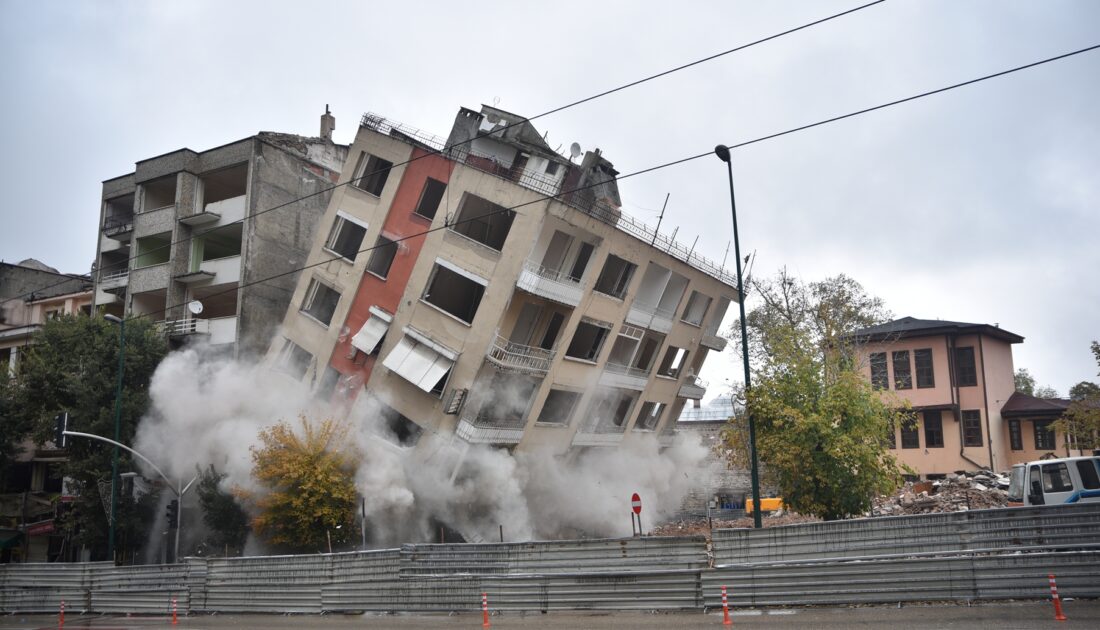 Bursa’da Çarşı Projesi son sürat! Bir bina daha yıkıldı…