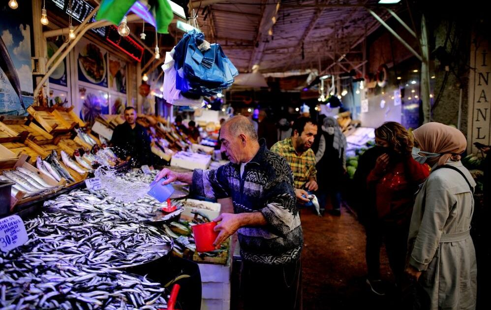 Tezgahlardaki balık bolluğu fiyatlara yansıdı