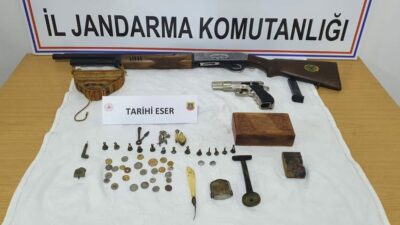 Ev baskınından 42 adet tarihi eser çıktı