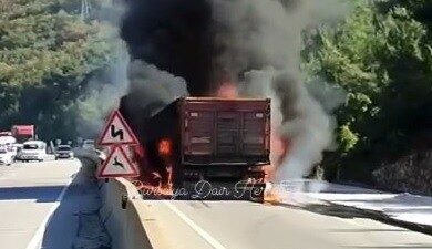 Bursa’da TIR’a çarpan kamyon alev topuna döndü