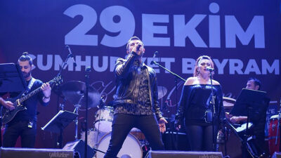 Gökhan Tepe’den Bursa’da ‘Cumhuriyet’ konseri