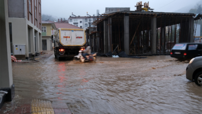 Şiddetli yağış Bozkurt’un sokaklarını yeniden sular altında bıraktı