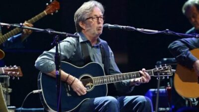 Eric Clapton’dan aşı karşıtı gruba bağış