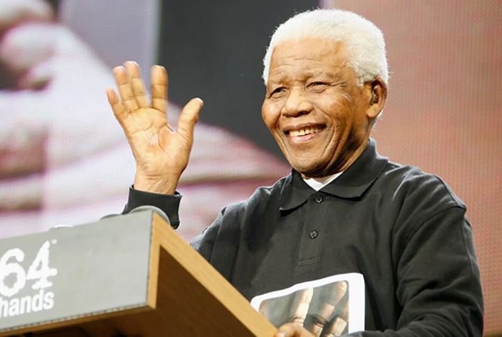 Nelson Mandela’nın eşyası müzayedede satılacak