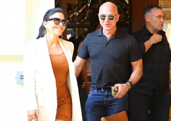 Jeff Bezos’un ekran koruyucusu Lauren Sanchez’in fotoğrafı