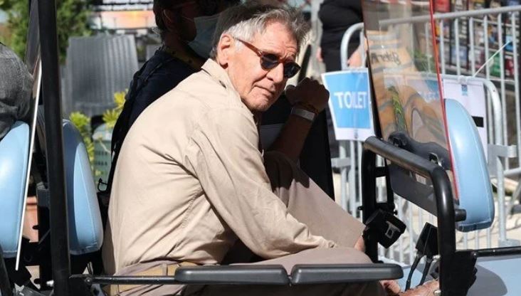 Harrison Ford’un düşürdüğü kredi kartını turist buldu