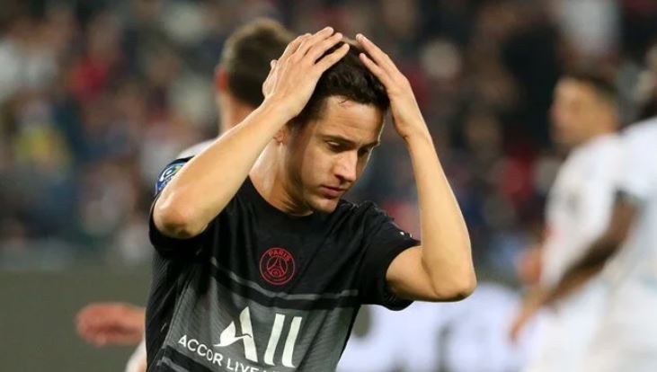 PSG’li Ander Herrera otomobilinde soyuldu