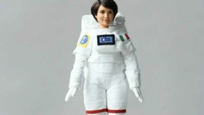 Astronot Barbie sıfır yerçekimi deneyimi yaşadı