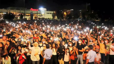 Aşılamada ‘kırmızı’ renkte olan Şanlıurfa’da sosyal mesafesiz konser