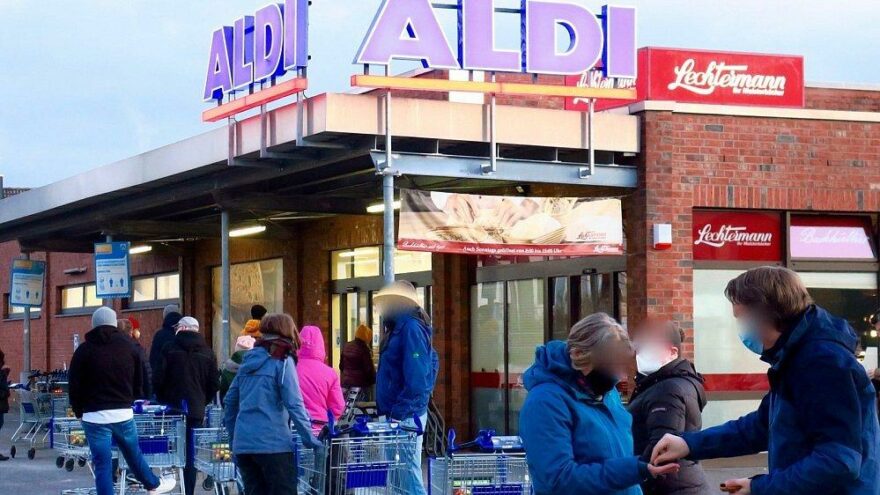 Almanya’da aşısızlara market yasağı