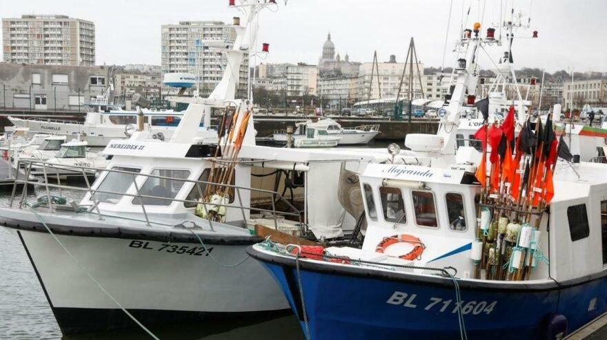 Balıkçı krizi büyüyor: Tekneye el koydular